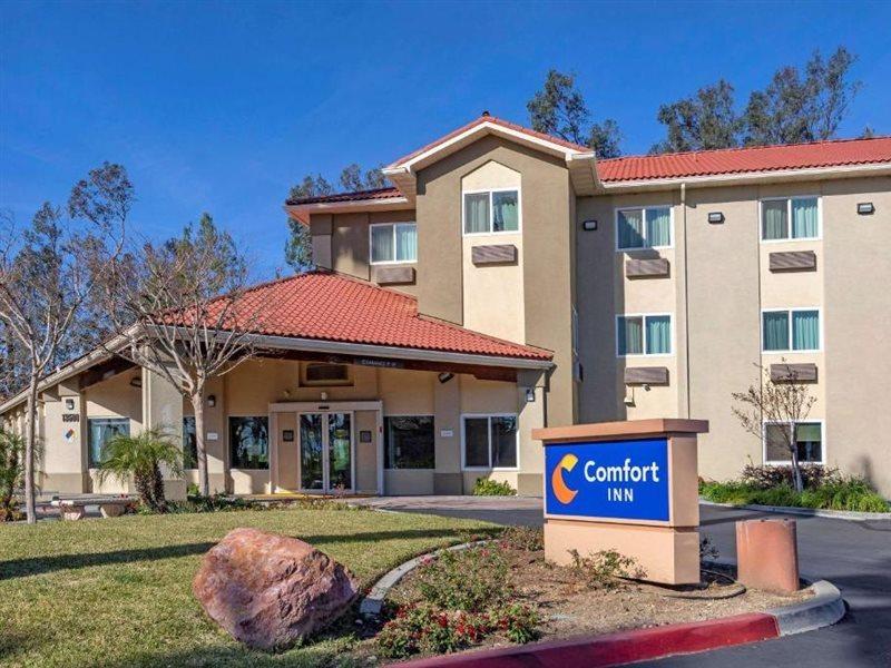Comfort Inn Fontana Bagian luar foto