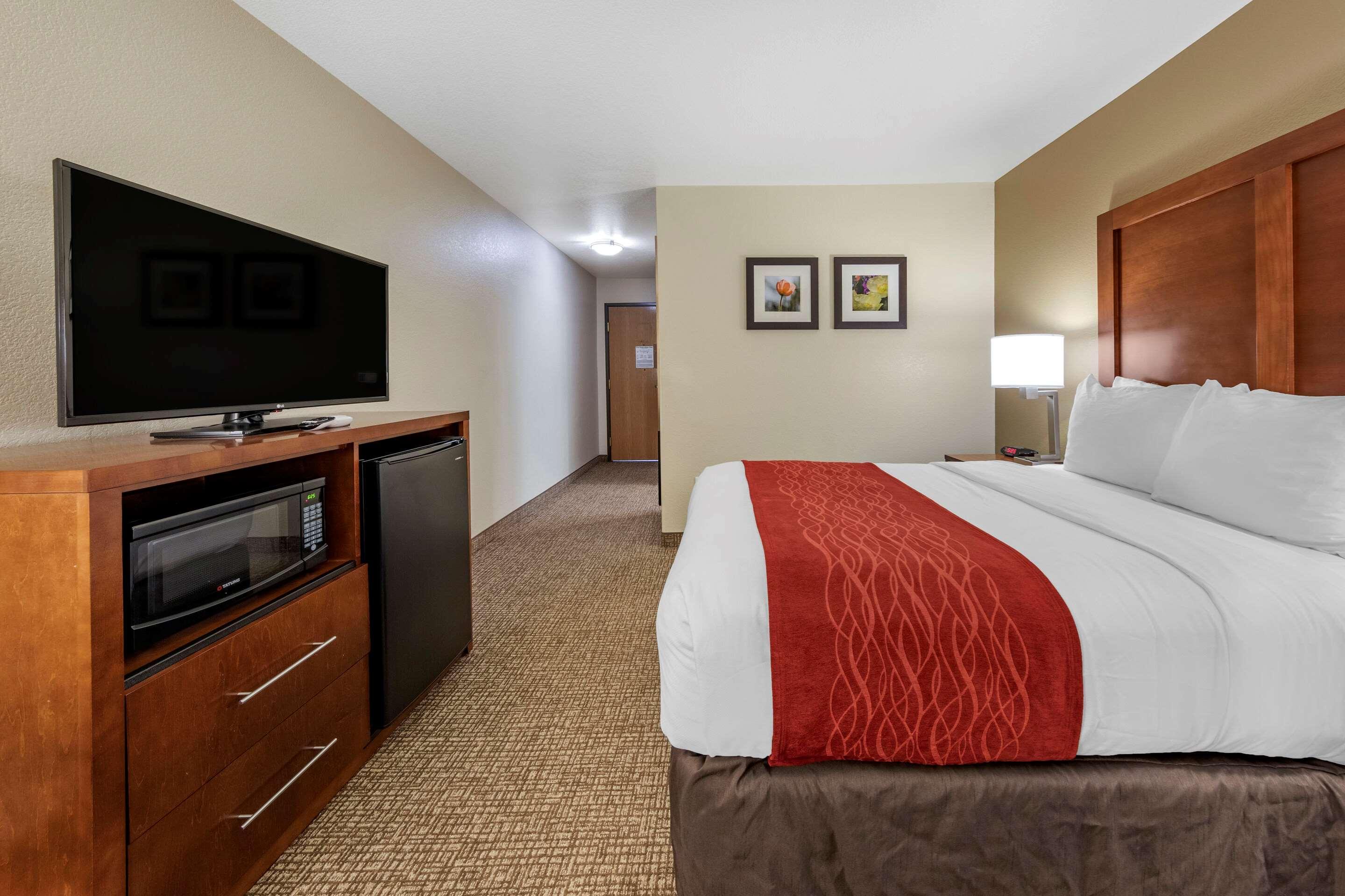 Comfort Inn Fontana Bagian luar foto