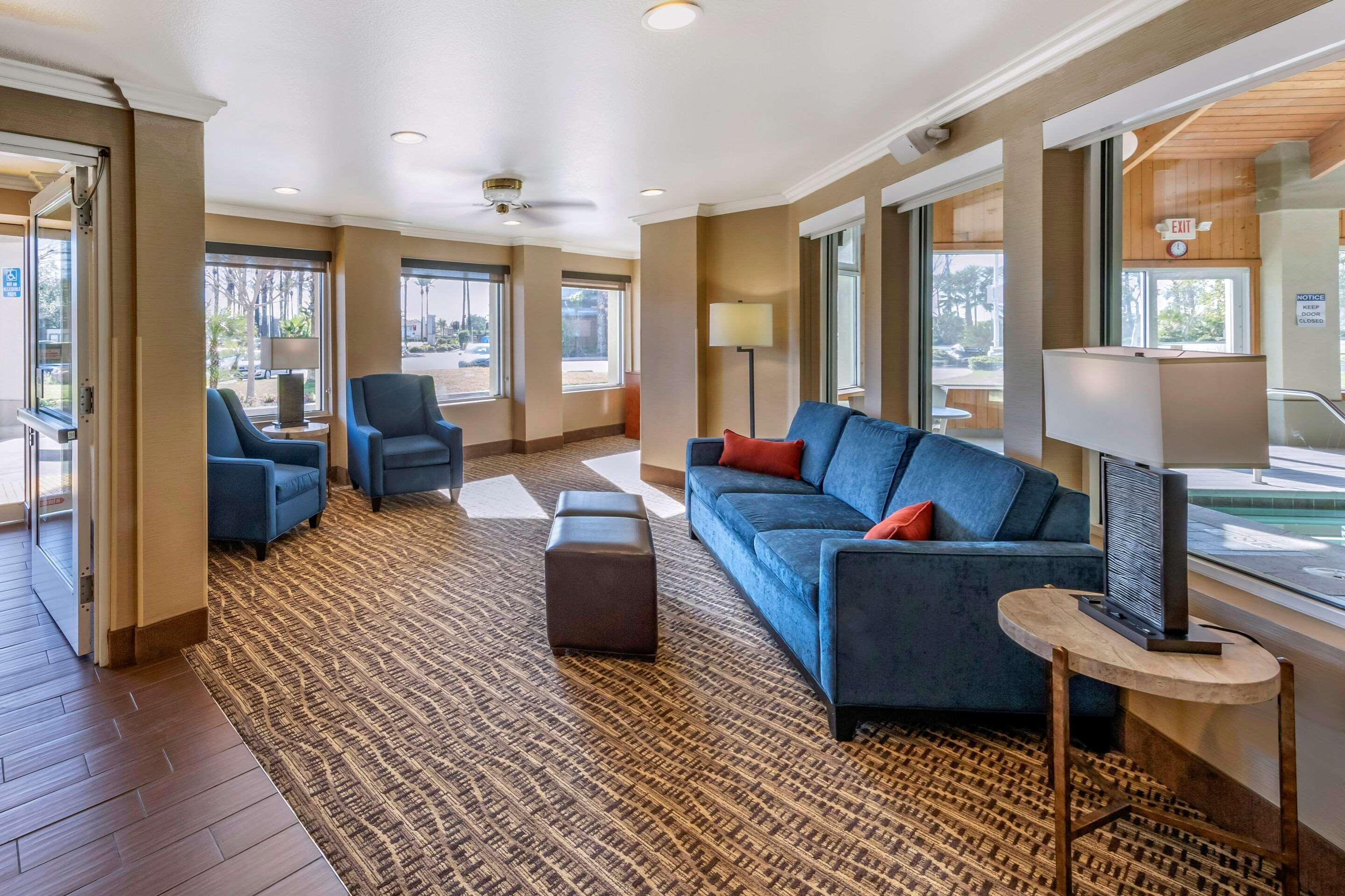 Comfort Inn Fontana Bagian luar foto