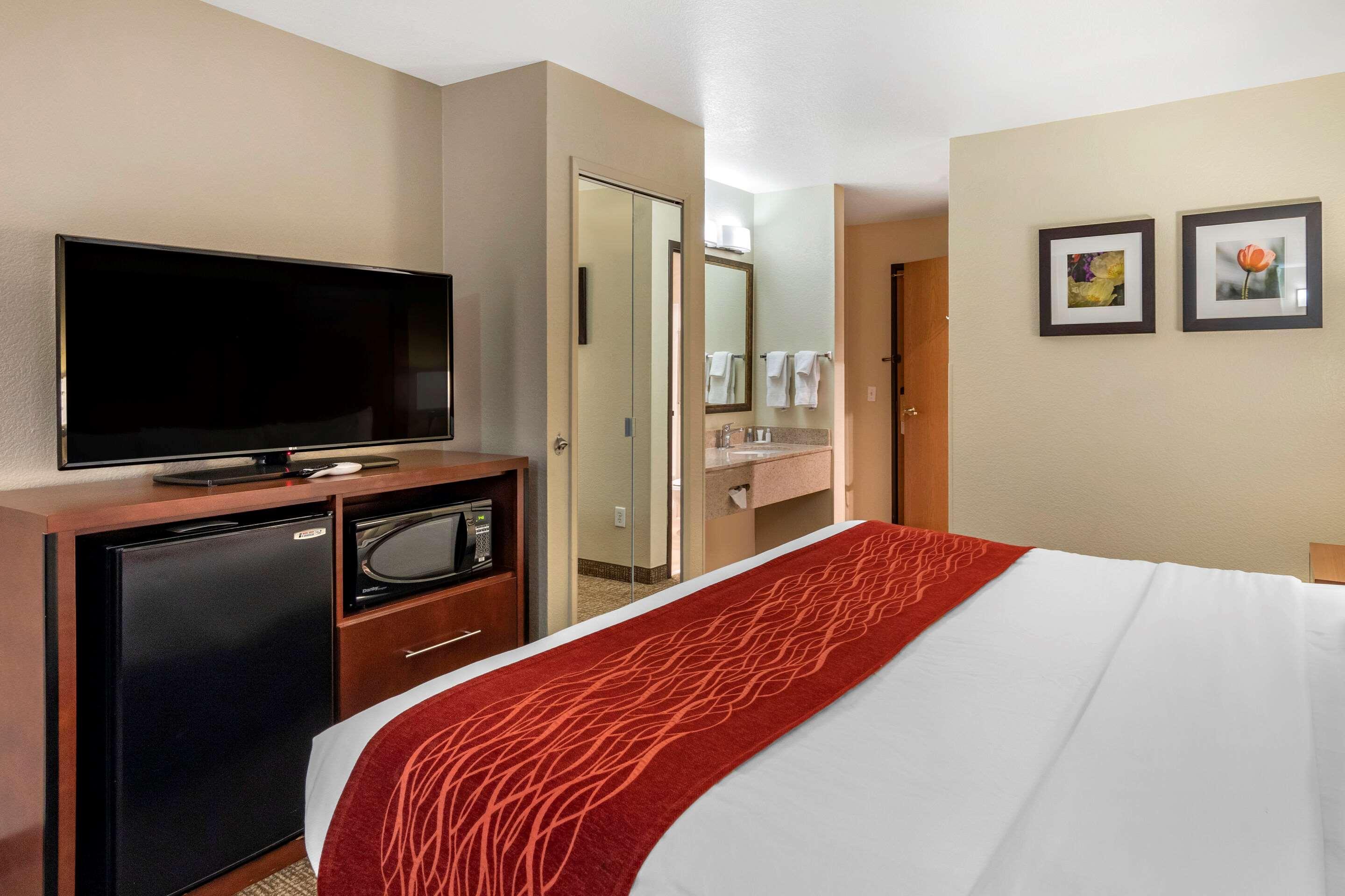 Comfort Inn Fontana Bagian luar foto