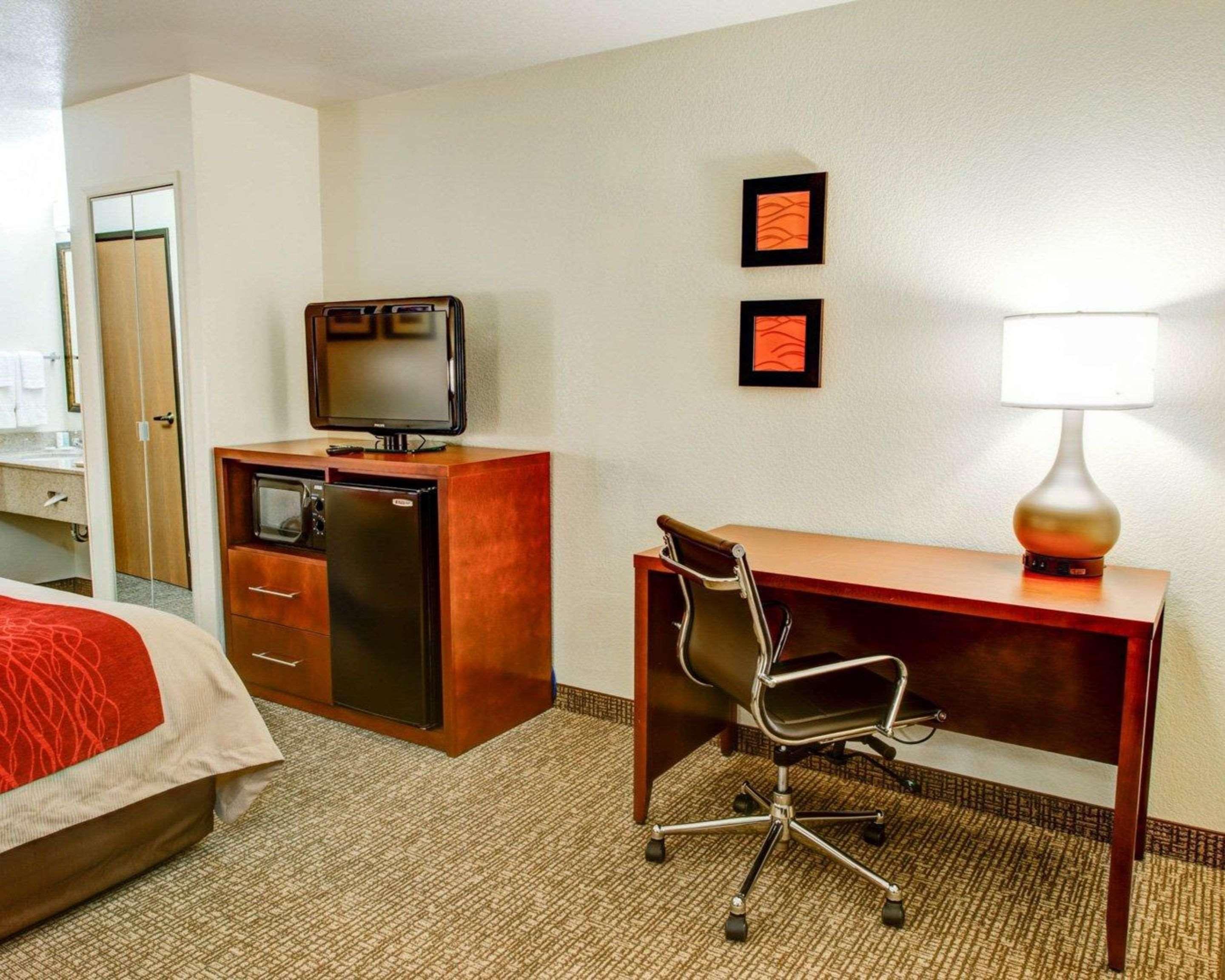 Comfort Inn Fontana Bagian luar foto