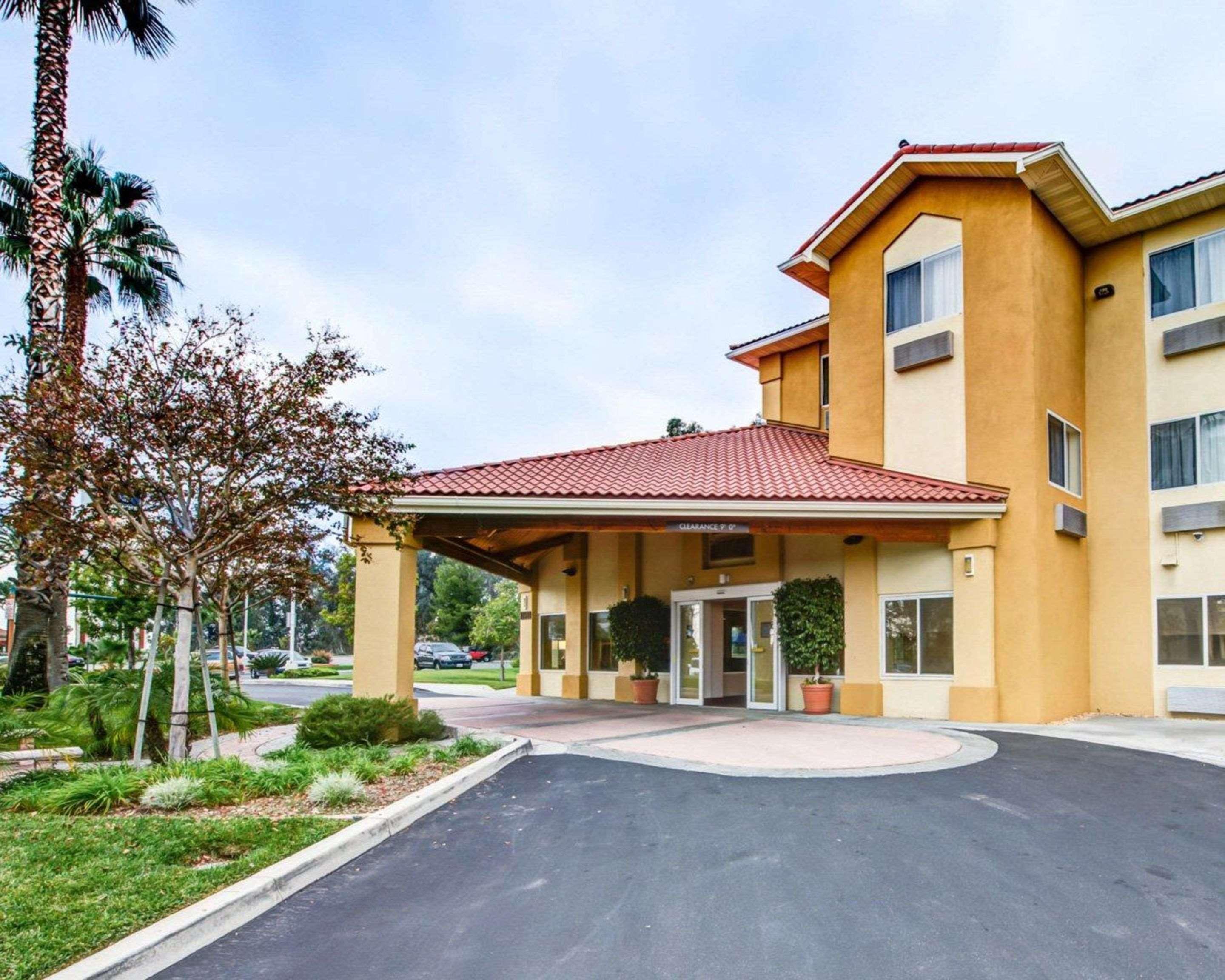 Comfort Inn Fontana Bagian luar foto