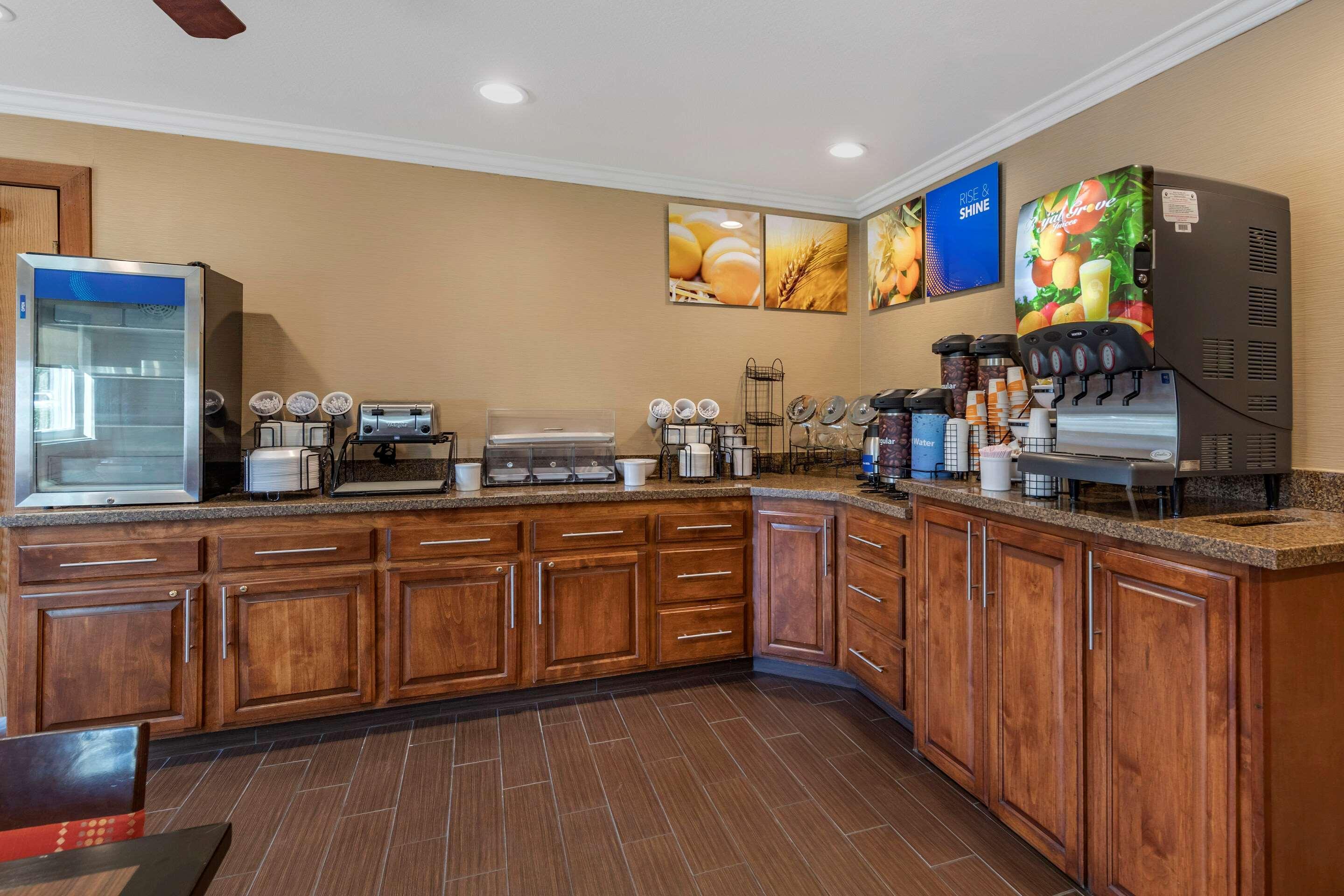 Comfort Inn Fontana Bagian luar foto