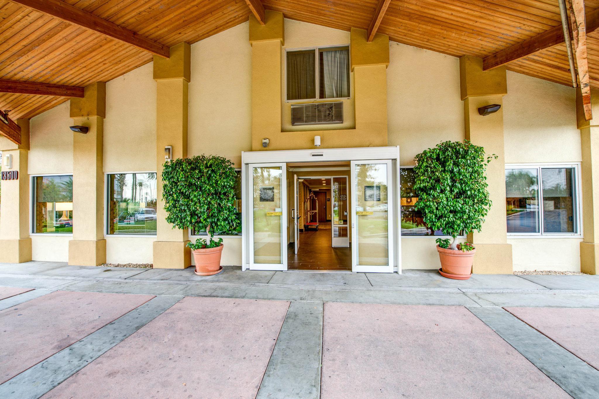 Comfort Inn Fontana Bagian luar foto
